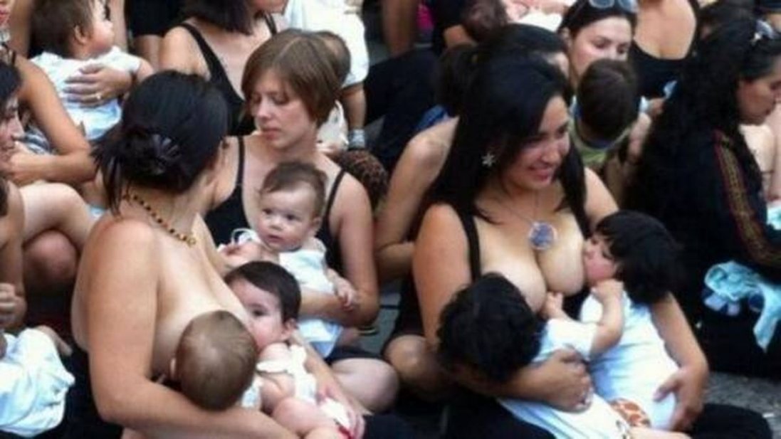 “Teteada masiva” contra la violencia institucional