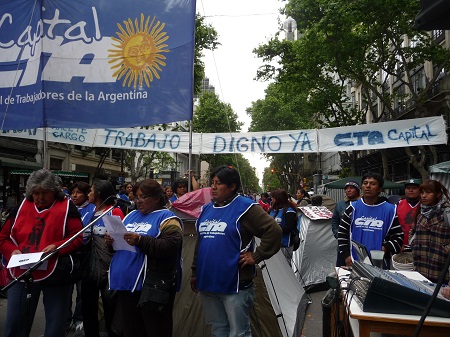 La CTA Capital marchó a la Jefatura de Gobierno de la Ciudad tras diez días de acampe