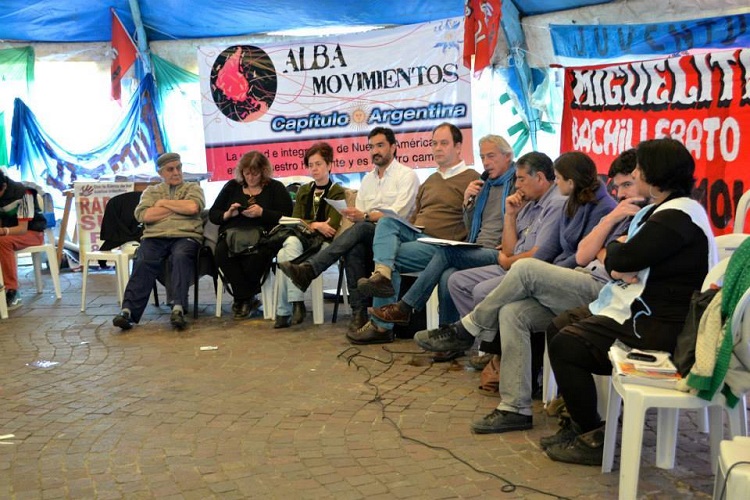 Se realizó la Mesa redonda sobre «Autogestión y Precarización Laboral»