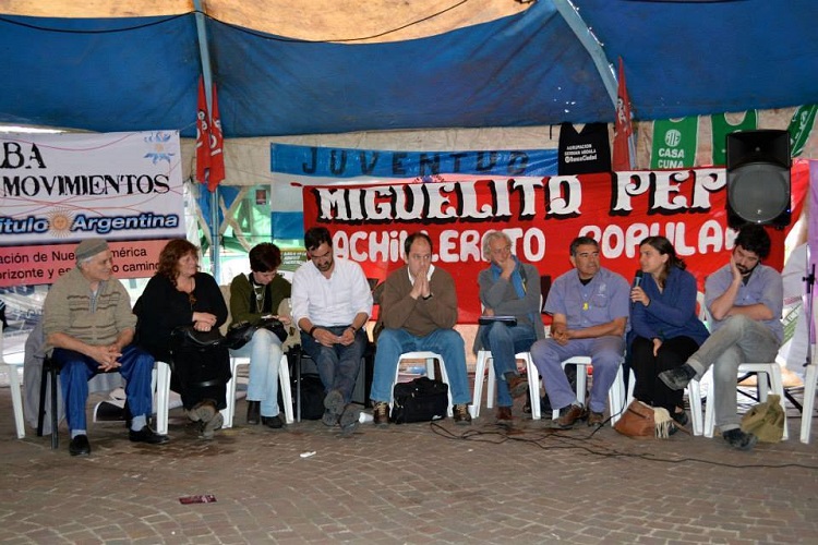 Se realizó la Mesa redonda sobre «Autogestión y Precarización Laboral»