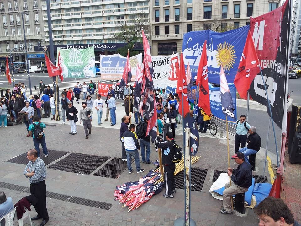 Algunas imágenes desde la Carpa por el Trabajo Digno