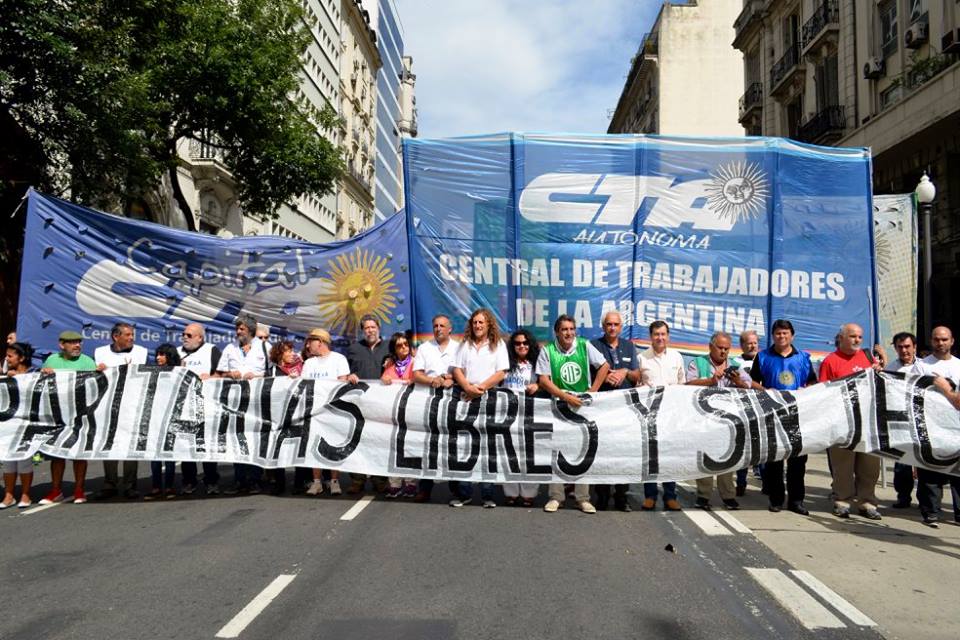 Contra el ajuste y los topes salariales, la CTA Autónoma marchó al Ministerio de Trabajo y al Palacio Pizzurno