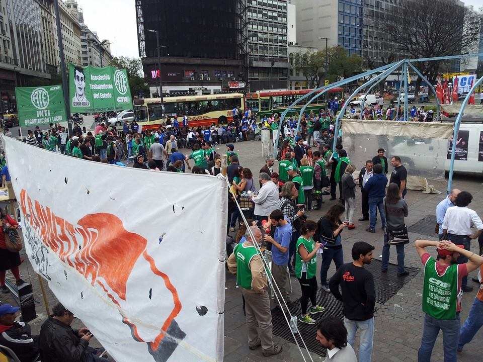 Algunas imágenes desde la Carpa por el Trabajo Digno