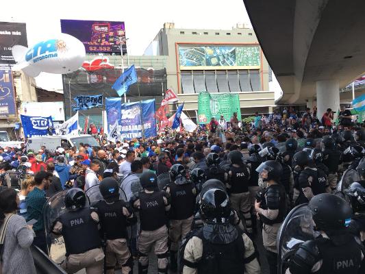 Urgente: La CTA Autónoma denuncia militarización y represión del Puente Pueyrredón
