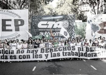 ¡Ni una menos!¡Libres, vivas, en la calle y organizadas defendiendo nuestros derechos nos queremos!