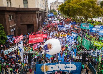 La CTA se plantó frente al Ministerio de Economía para exigir un cambio de rumbo