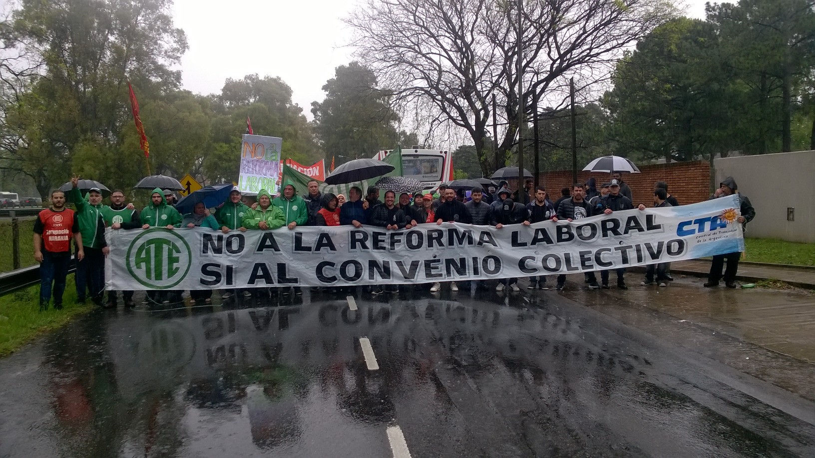INTI: La lluvia no pudo detener el paro
