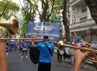 La CTA Autónoma ratificó su apoyo incondicional al pueblo cubano con un acto frente a su embajada en Buenos Aires