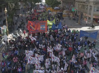 Una multitud marchó hacia el Ministerio de Hacienda de la Ciudad de Buenos Aires
