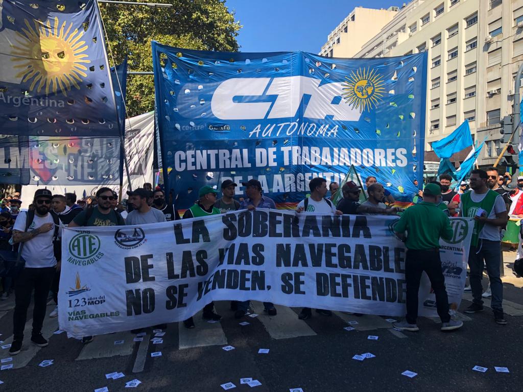 Por nuestra soberanía marítima y fluvial, y la industria naval nacional