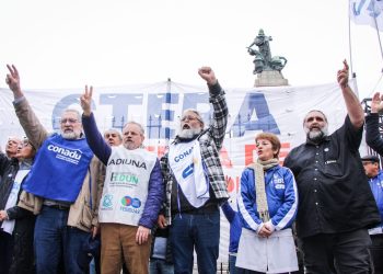 Abrazo al Congreso de la Nación en el marco del Paro Nacional docente