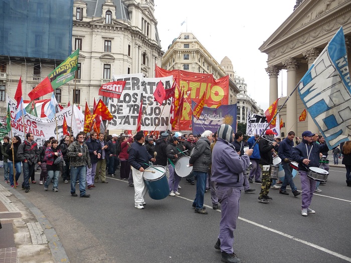 La Central porteña se movilizó en solidaridad con los trabajadores de TATSA y EMFER
