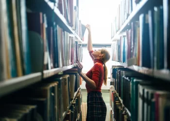 Día del Bibliotecarix en Argentina: Un Compromiso con la Soberanía Cultural